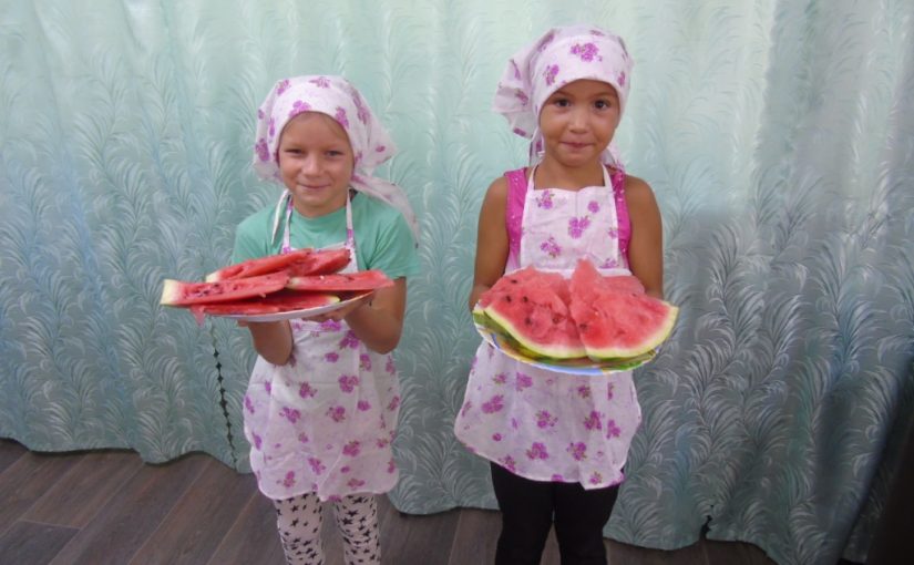 Забавная арбузная долька