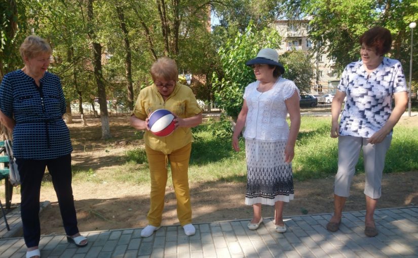Радостно и весело собираться вместе нам