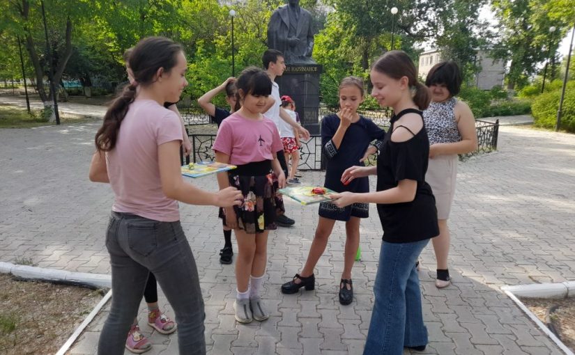 В рамках проекта «Играем вместе» в Наримановском районе прошел час веселого настроения