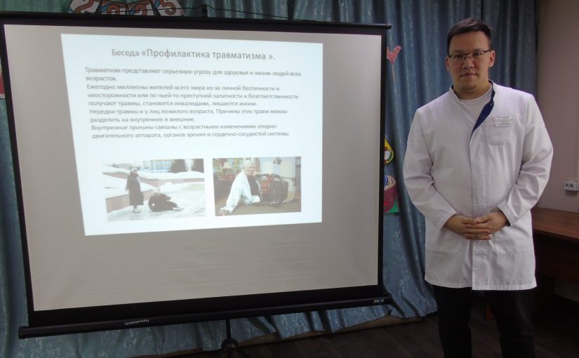 В Наримановском комплексном центре прошло плановое занятие в «Школе ухода»