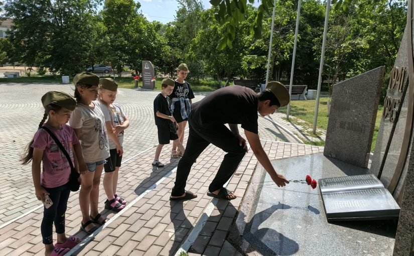 Дети Наримановского района почтили тех, кто не вернулся с войны