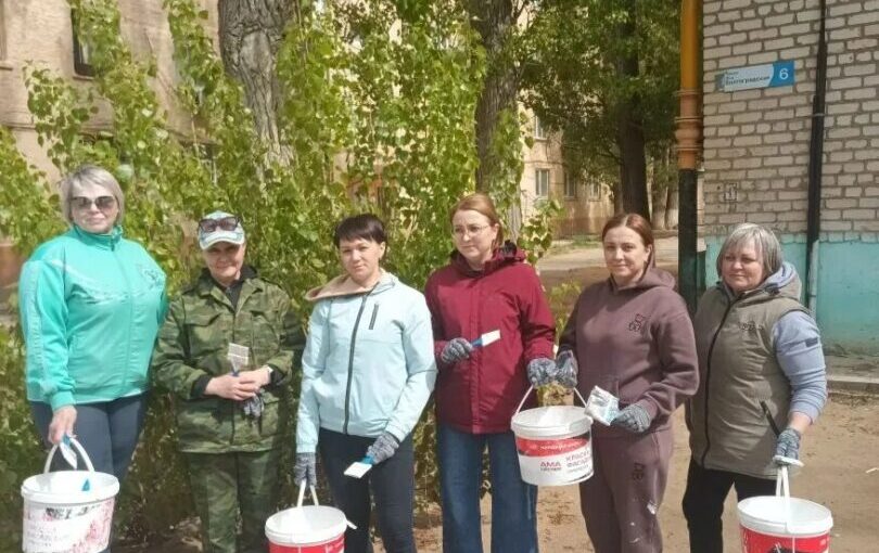 В Наримановском районе продолжаются работы по благоустройству городских территорий