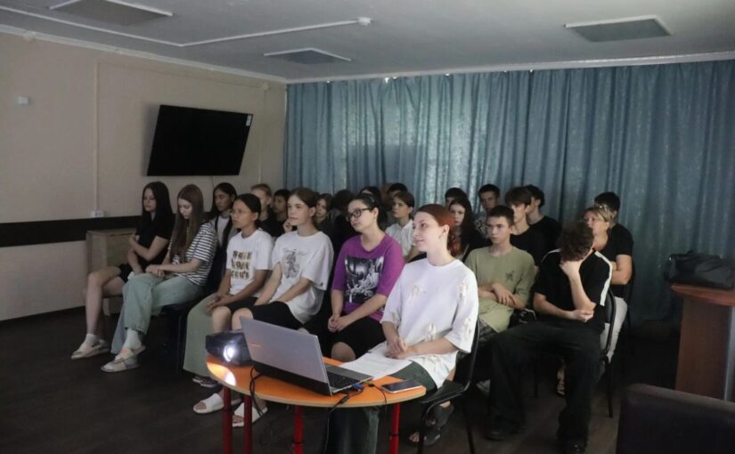 «Знать, чтобы не попасться»: в отделении по работе с семьёй провели профилактическое мероприятие по интернет‑безопасности